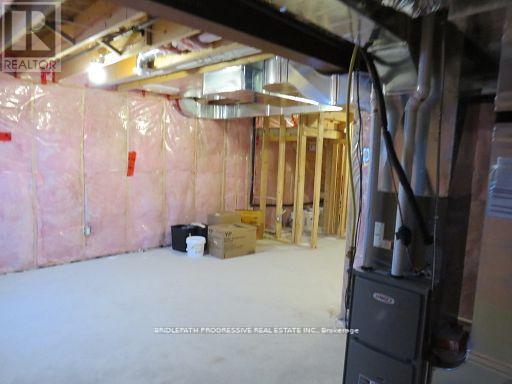 82 CAMPBELL CRES E