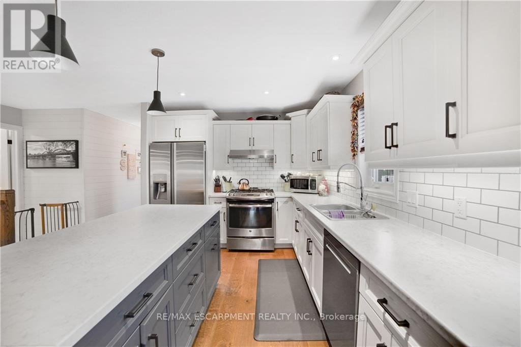 58 MACNEIL CRT