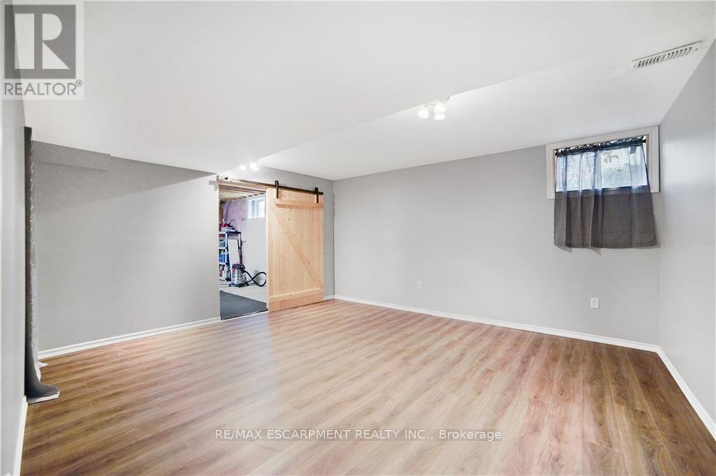 58 MACNEIL CRT