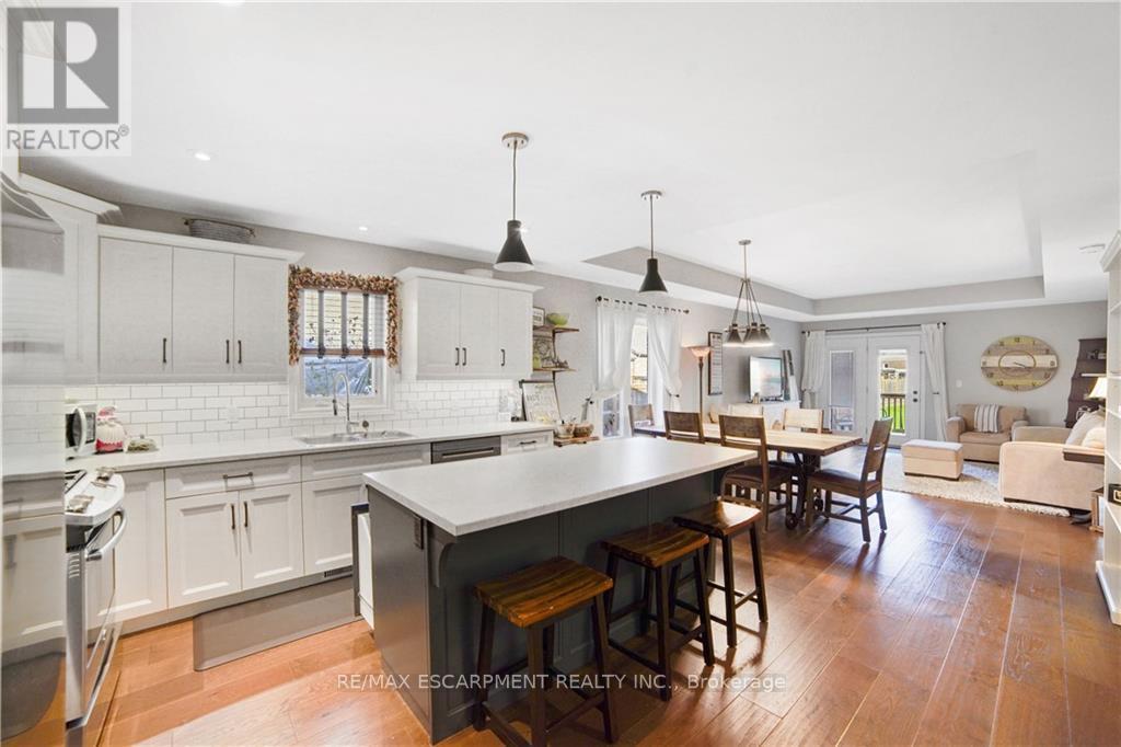 58 MACNEIL CRT