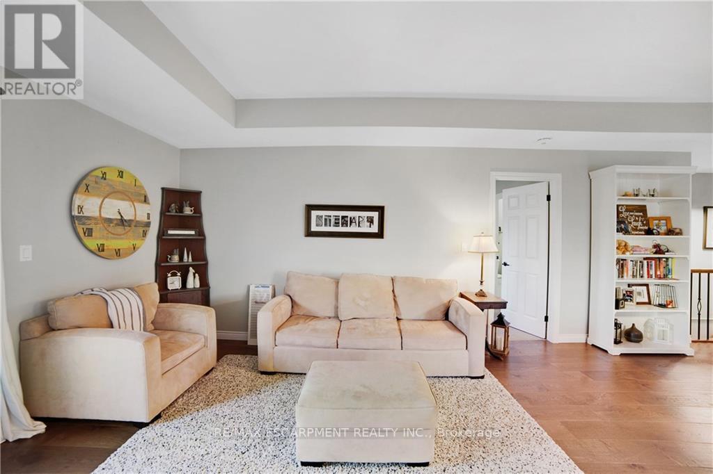 58 MACNEIL CRT
