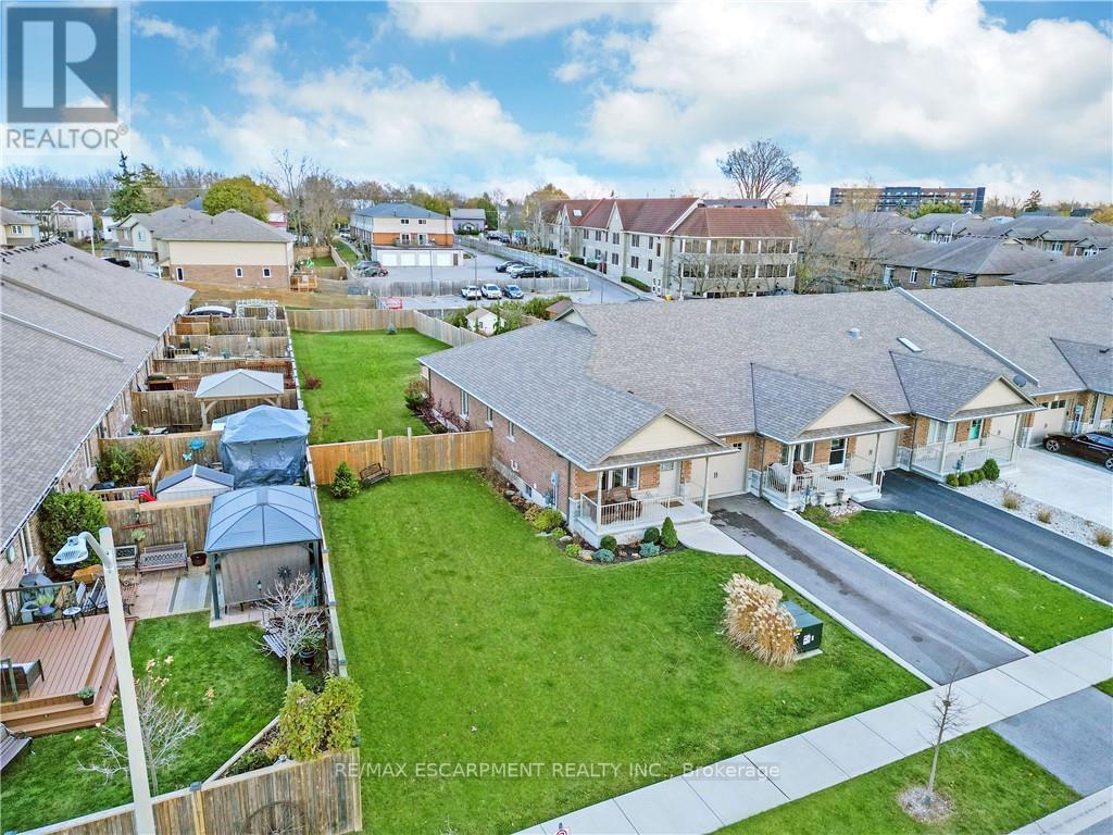 58 MACNEIL CRT