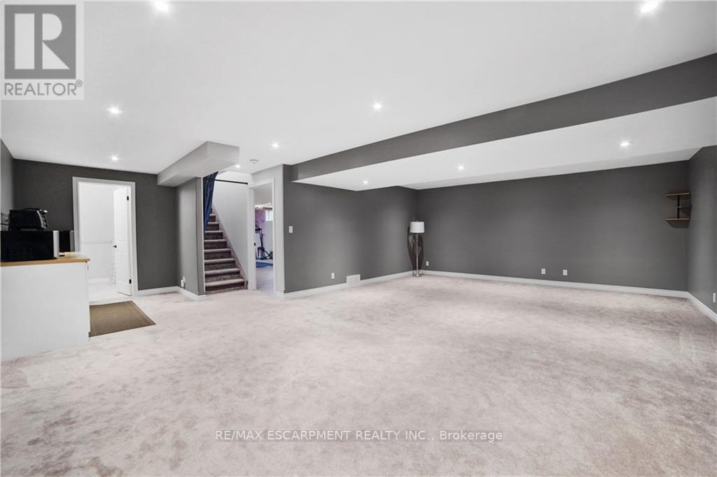 58 MACNEIL CRT