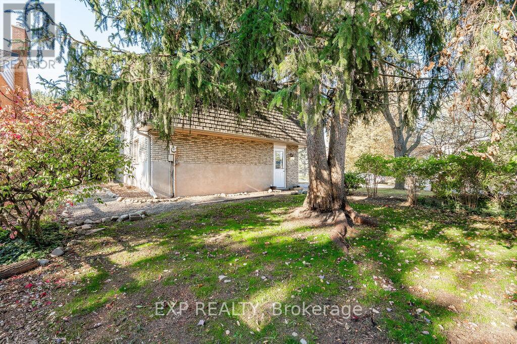 317 HIAWATHA DR