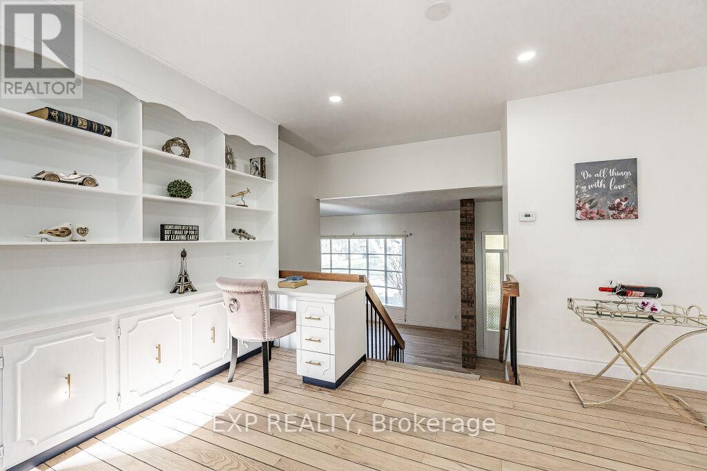 317 HIAWATHA DR