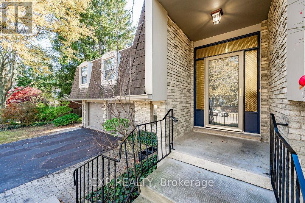 317 HIAWATHA DR