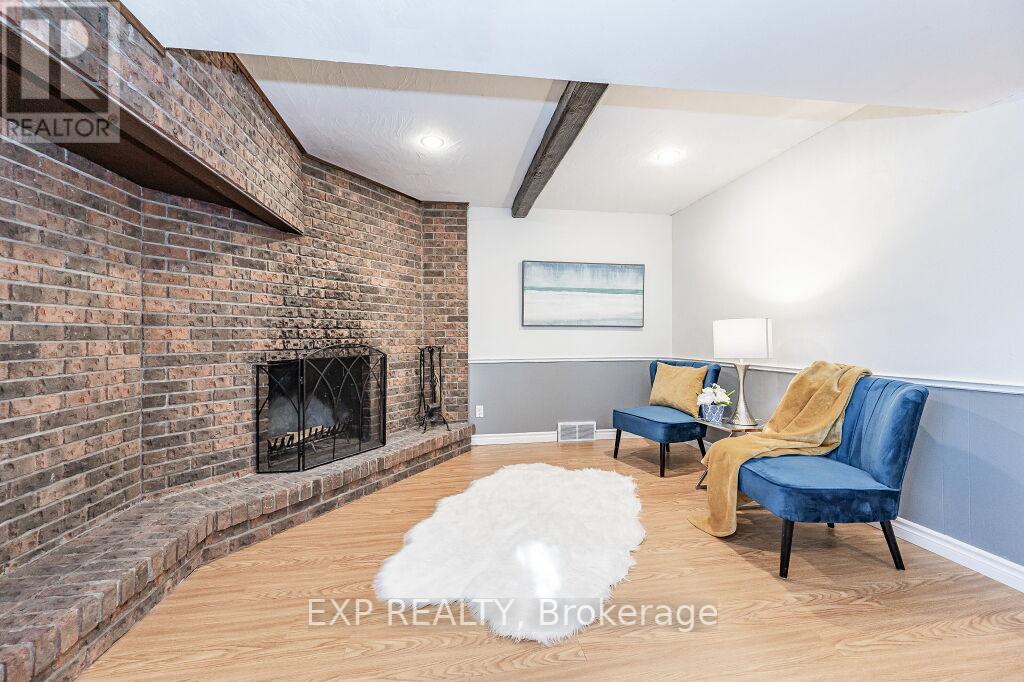 317 HIAWATHA DR
