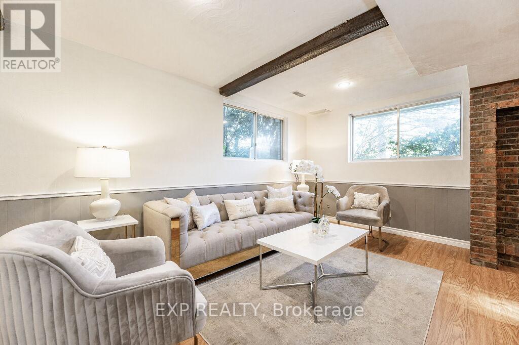 317 HIAWATHA DR
