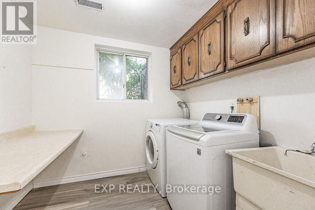 317 HIAWATHA DR
