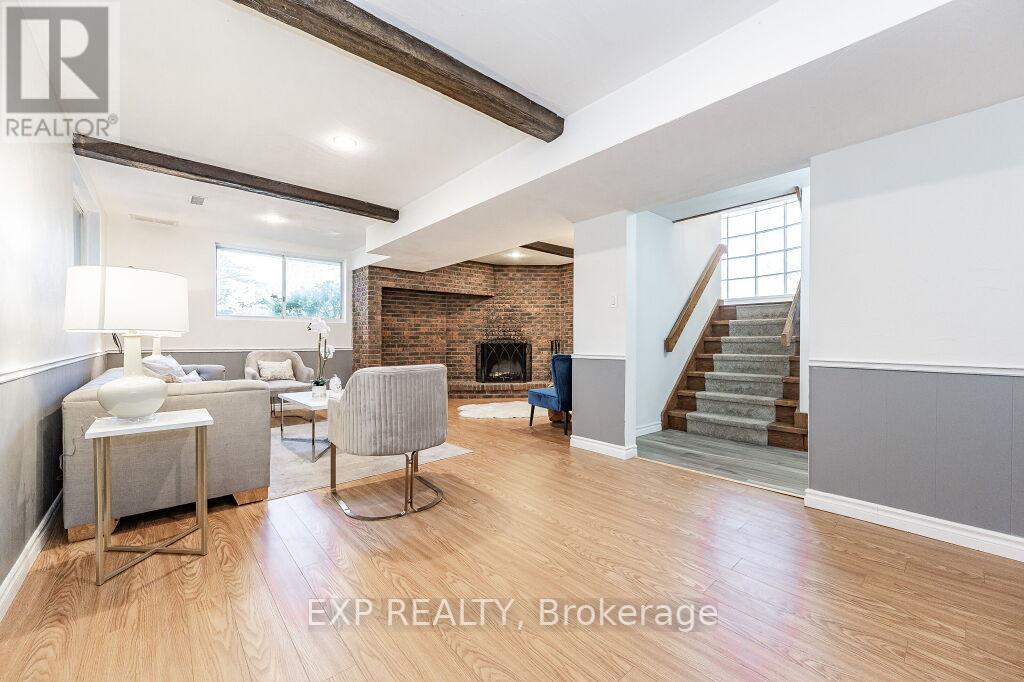 317 HIAWATHA DR