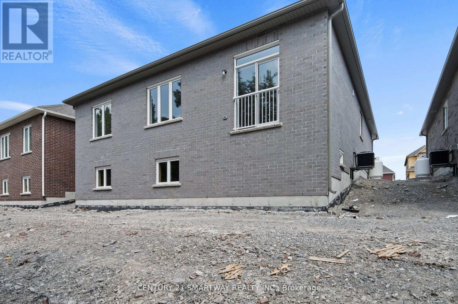 29 HILLCROFT WAY