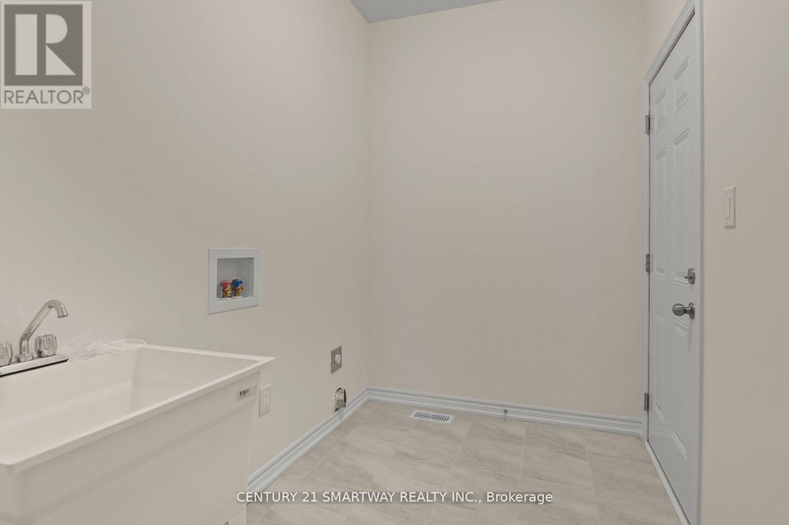 29 HILLCROFT WAY