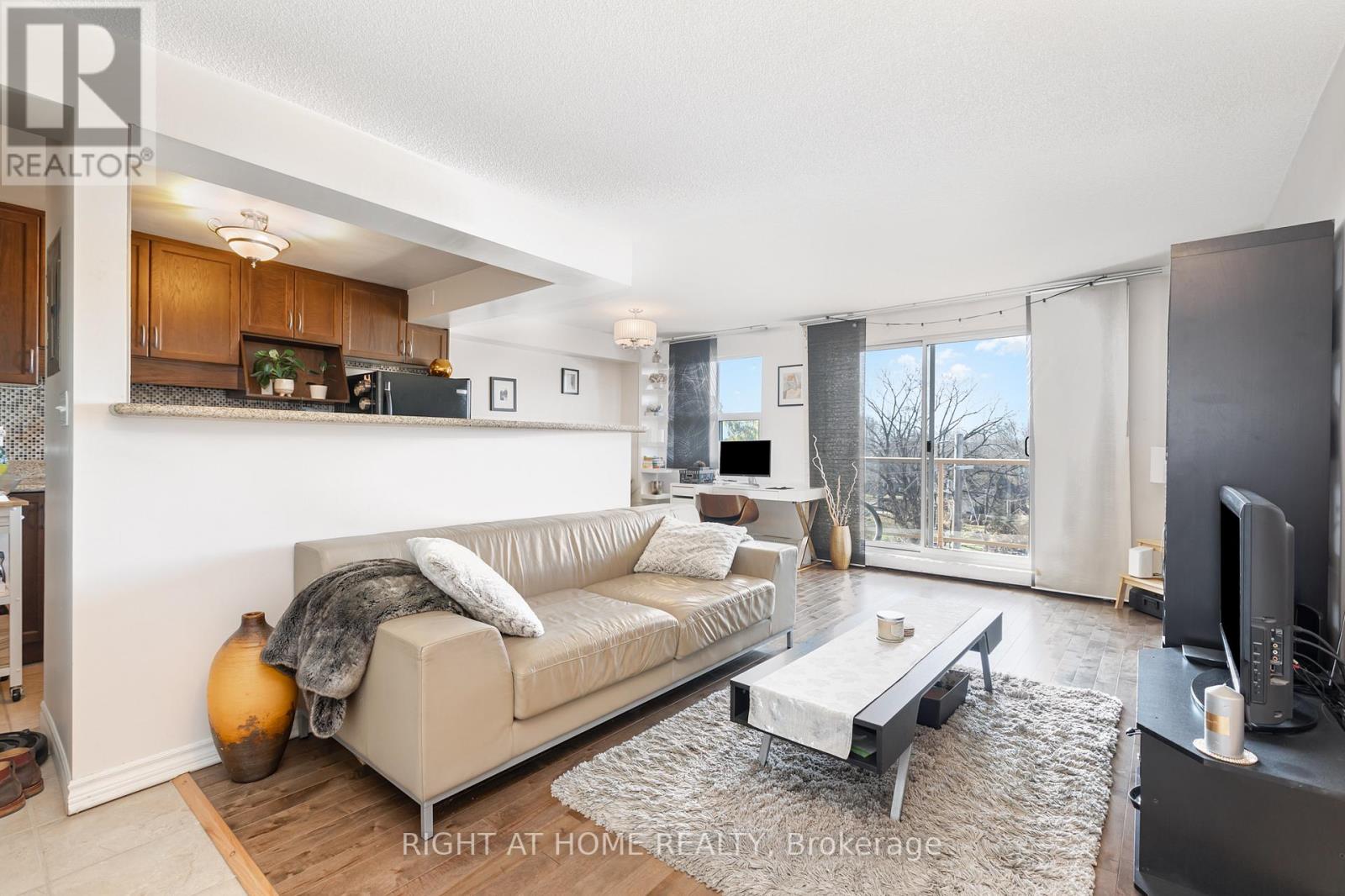 #503 -793 COLBORNE ST E, #503
