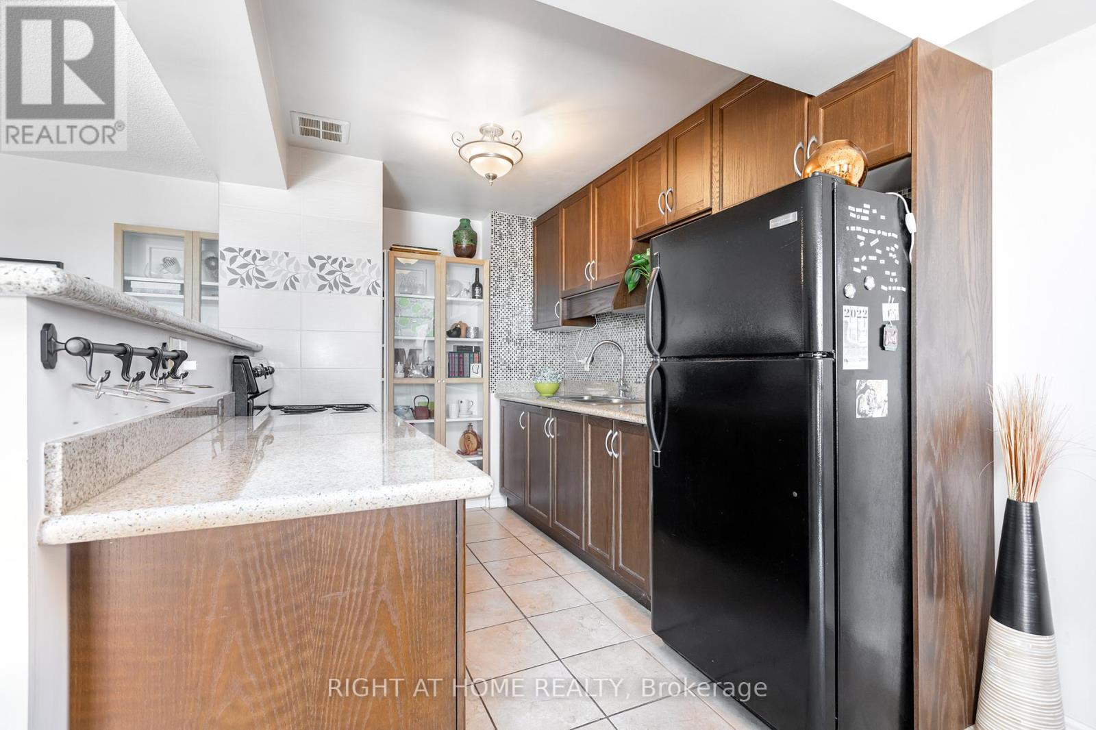 #503 -793 COLBORNE ST E, #503
