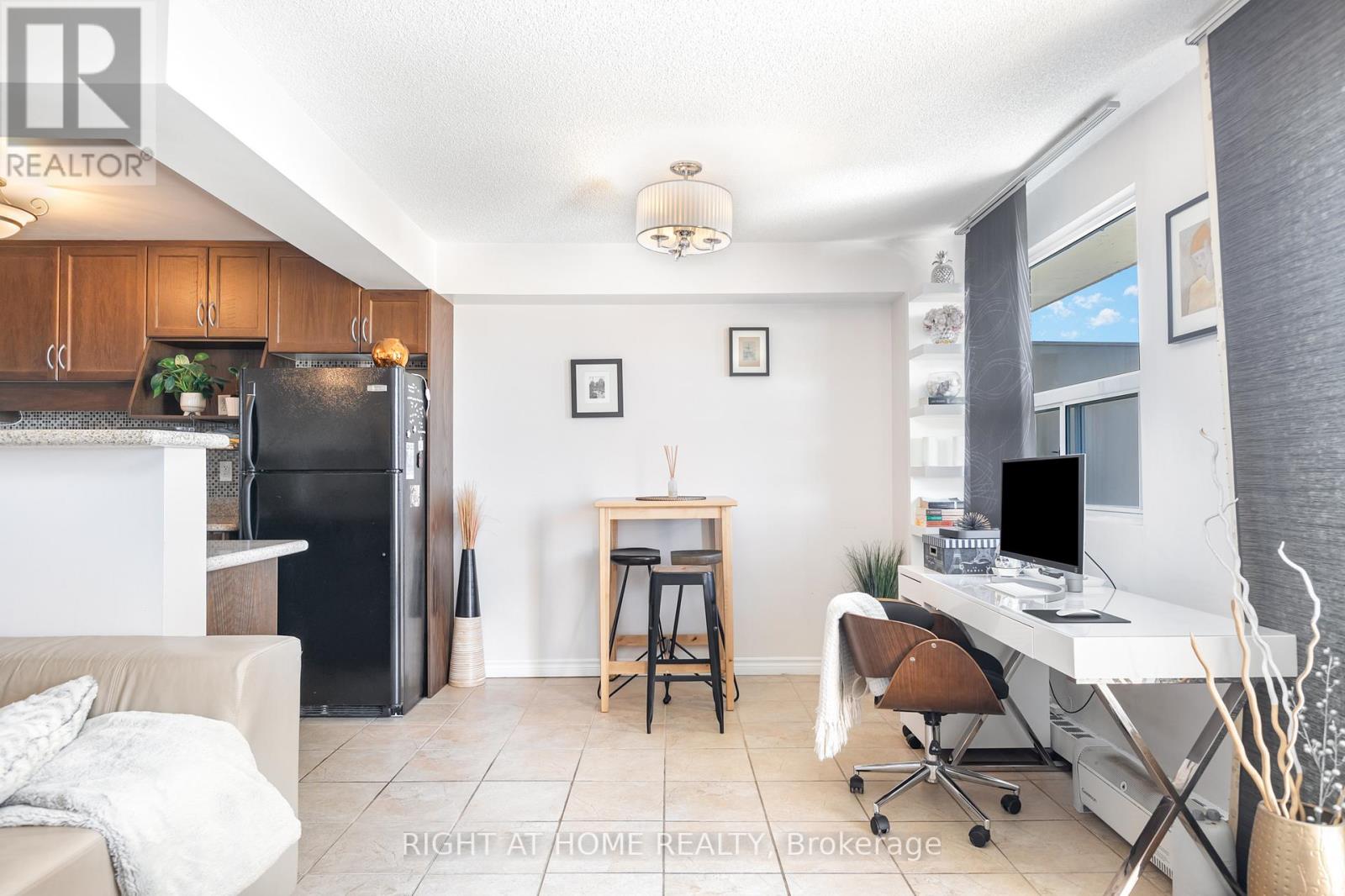 #503 -793 COLBORNE ST E, #503