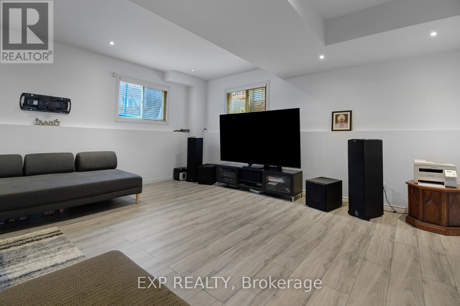 451 FAIRWAY RD E