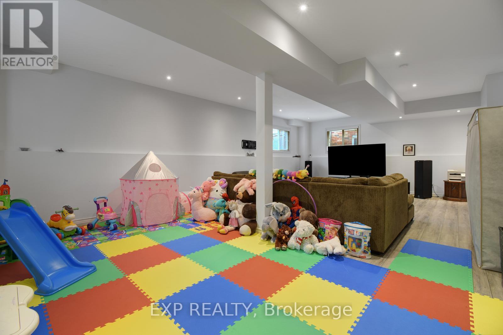 451 FAIRWAY RD E