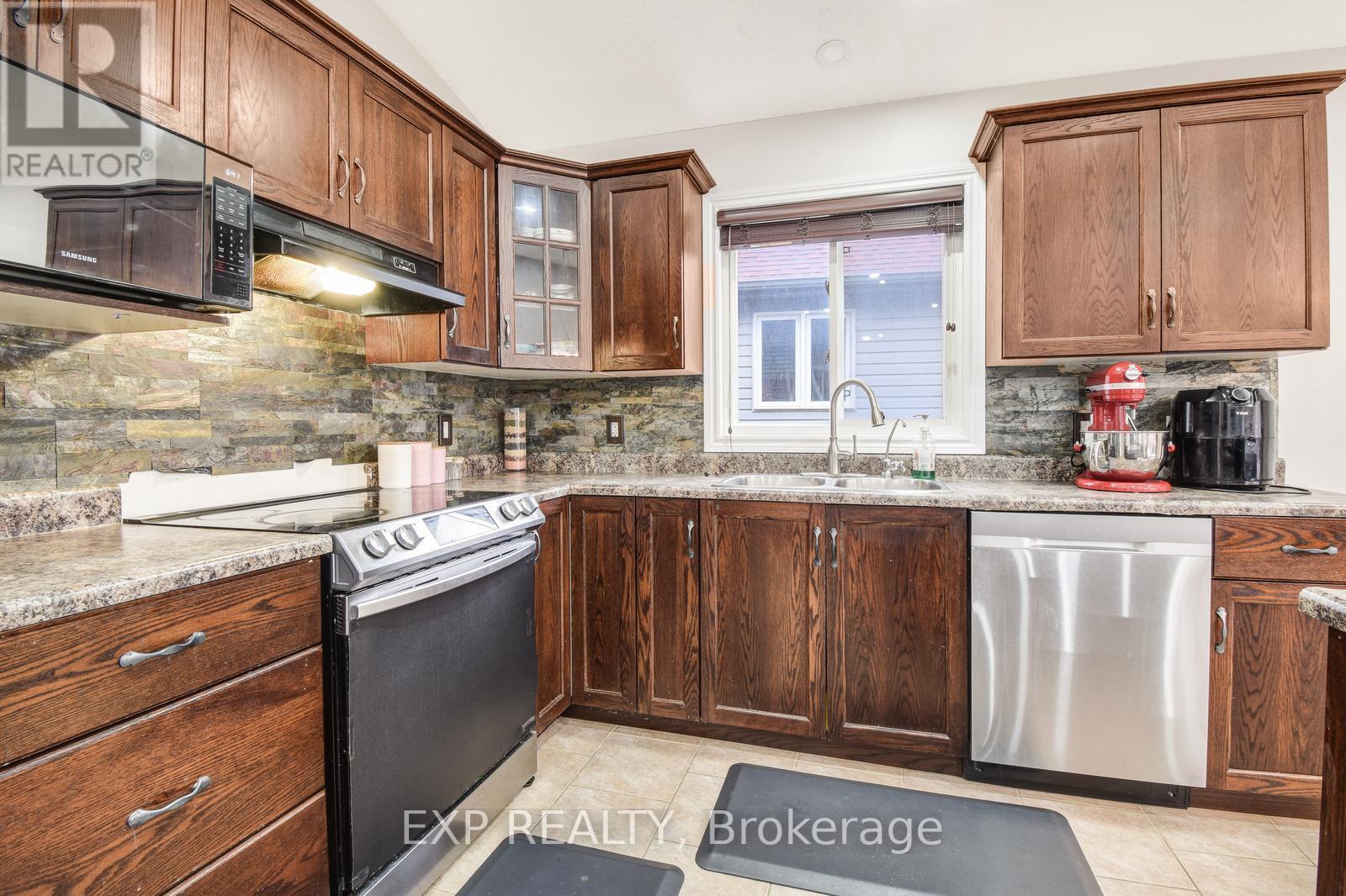 451 FAIRWAY RD E