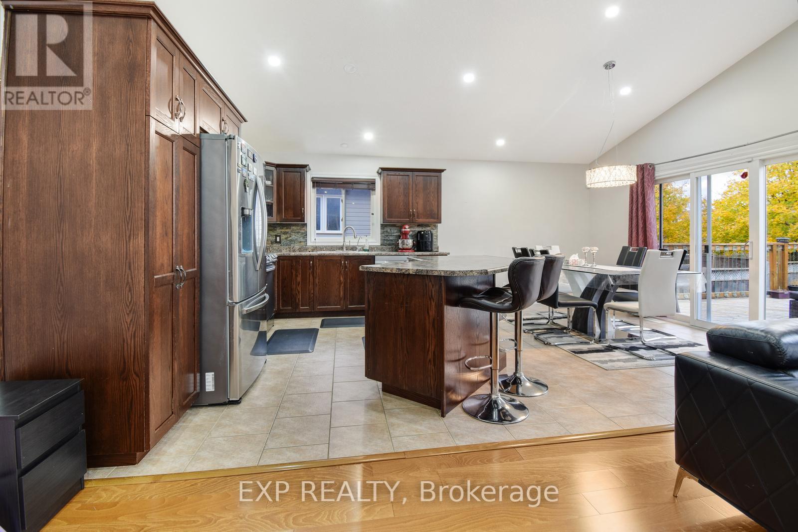 451 FAIRWAY RD E