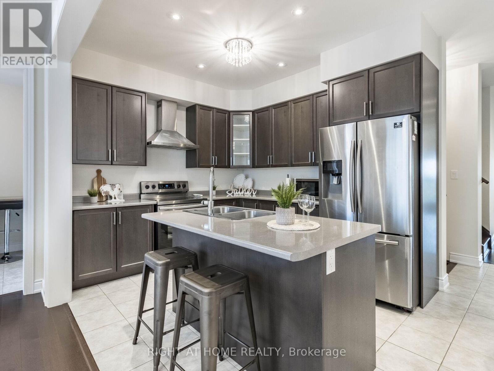 223 THOMPSON RD