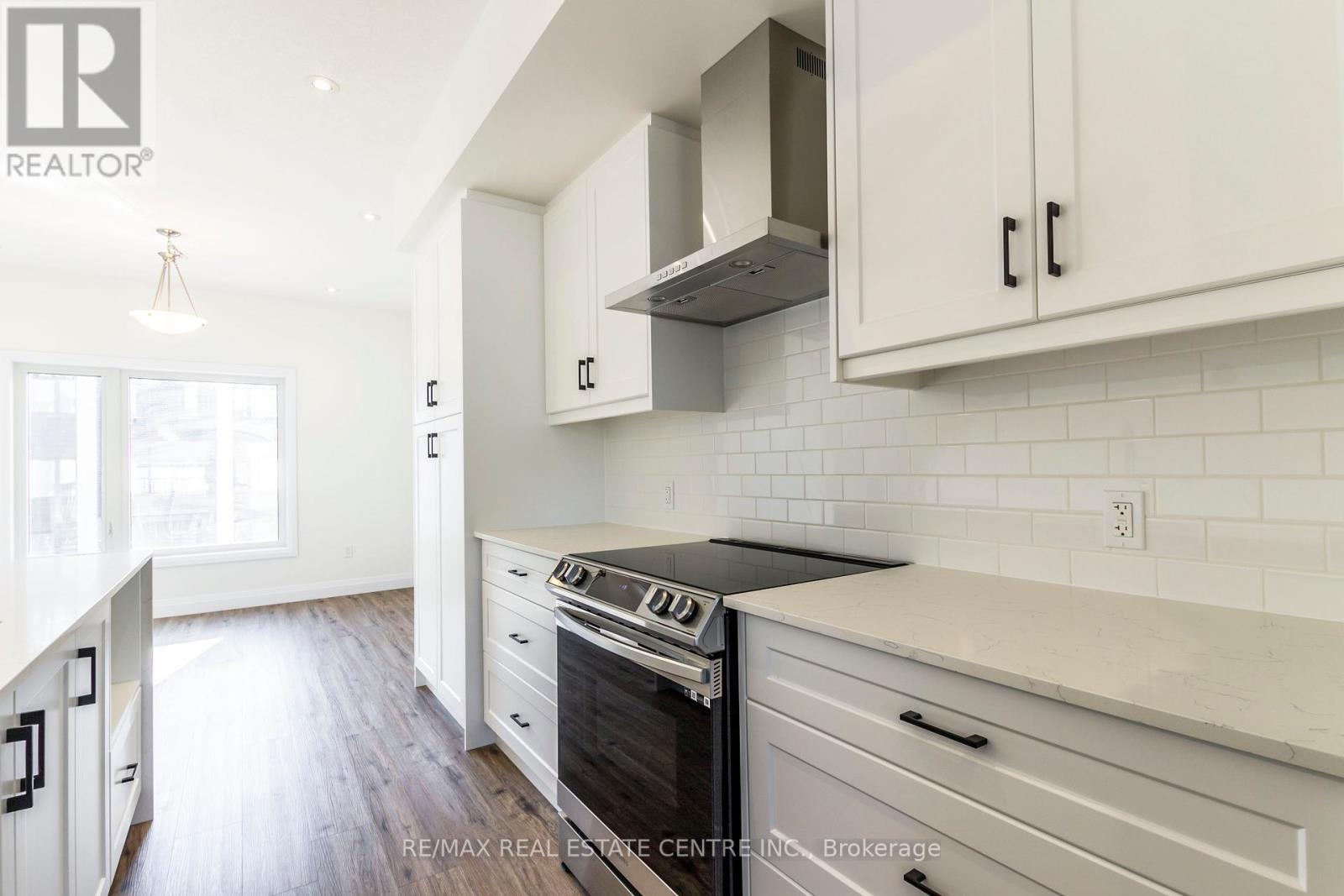 12 LILY LANE N