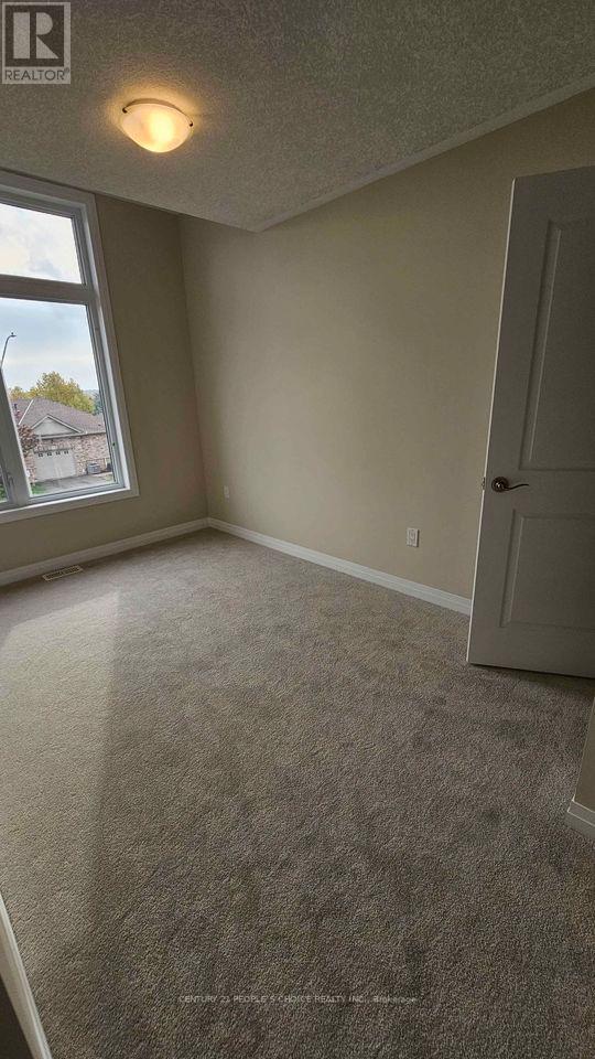 #137 -25 ISHERWOOD AVE, #137