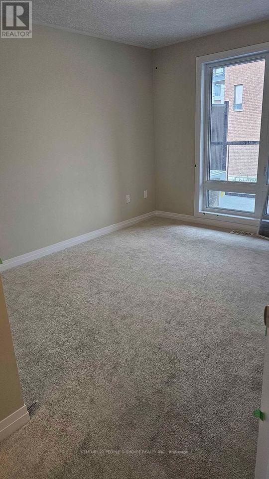 #137 -25 ISHERWOOD AVE, #137