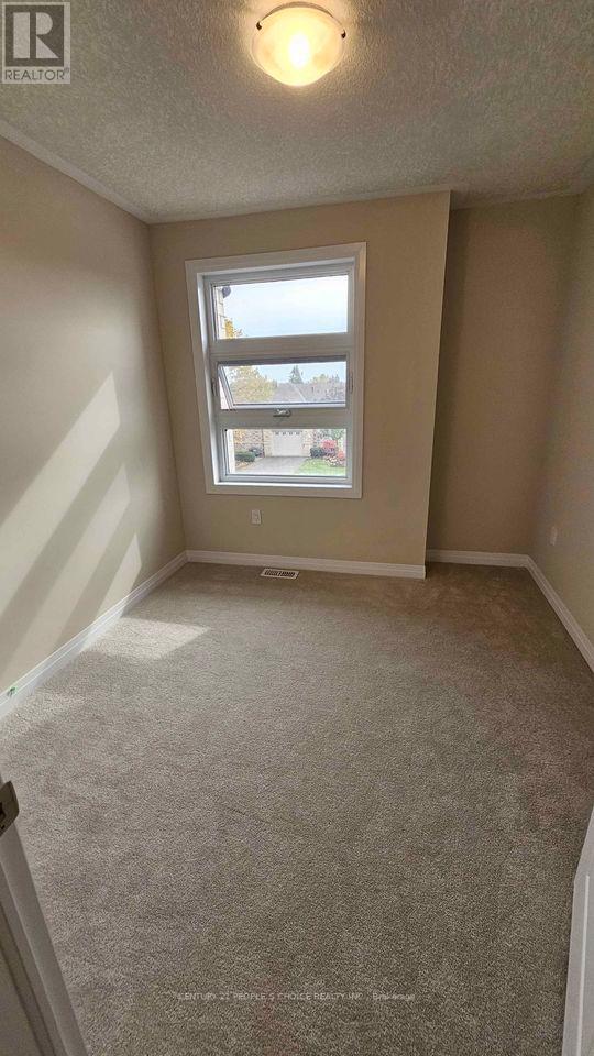 #137 -25 ISHERWOOD AVE, #137
