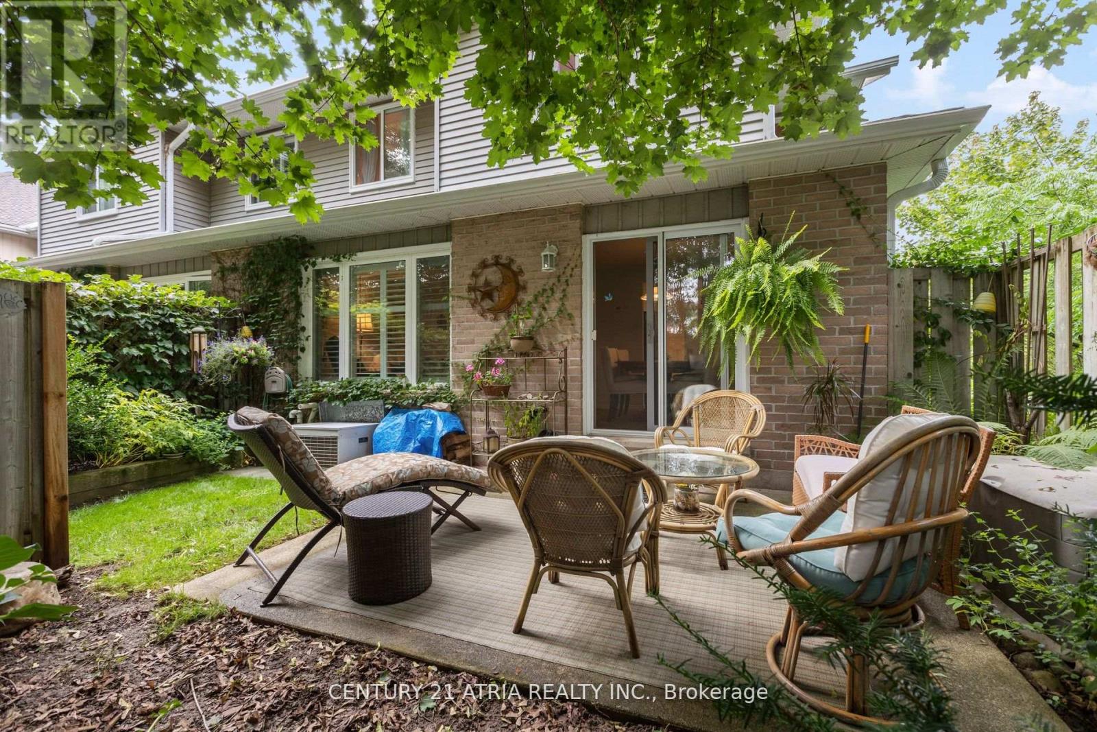 #2 -112 WOODLAWN RD E, #2