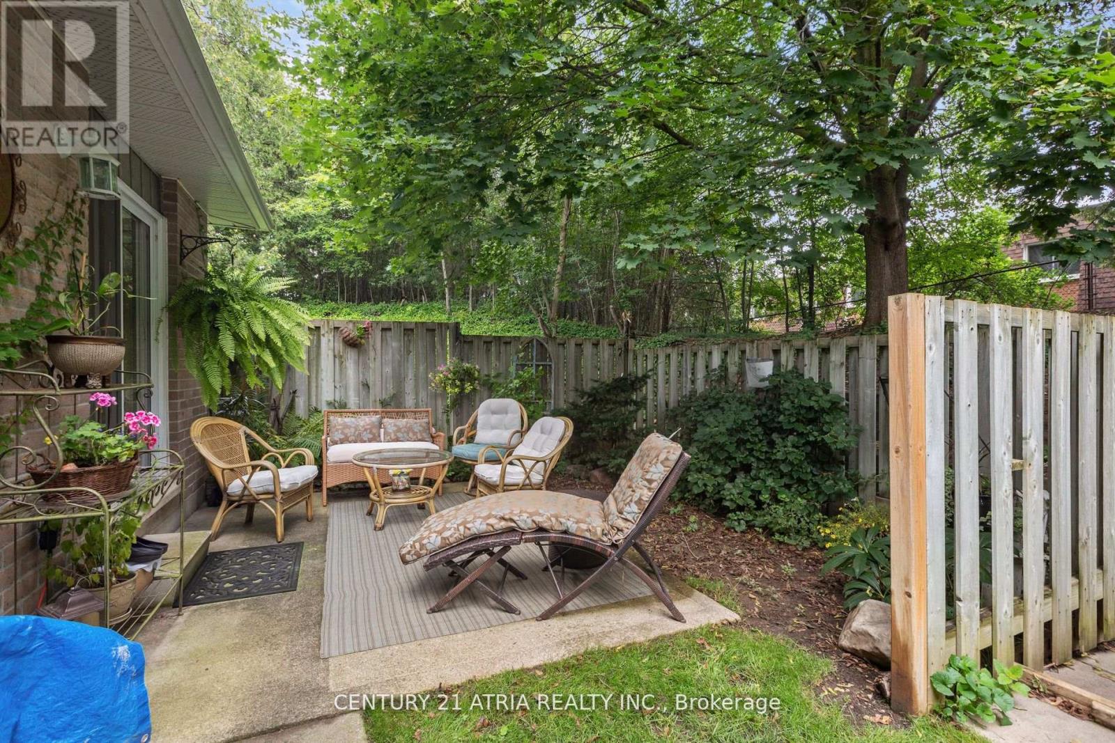 #2 -112 WOODLAWN RD E, #2