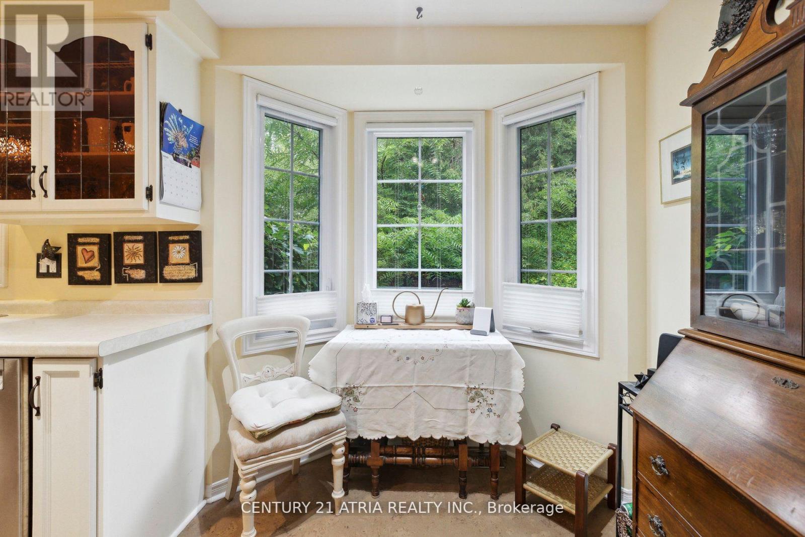 #2 -112 WOODLAWN RD E, #2
