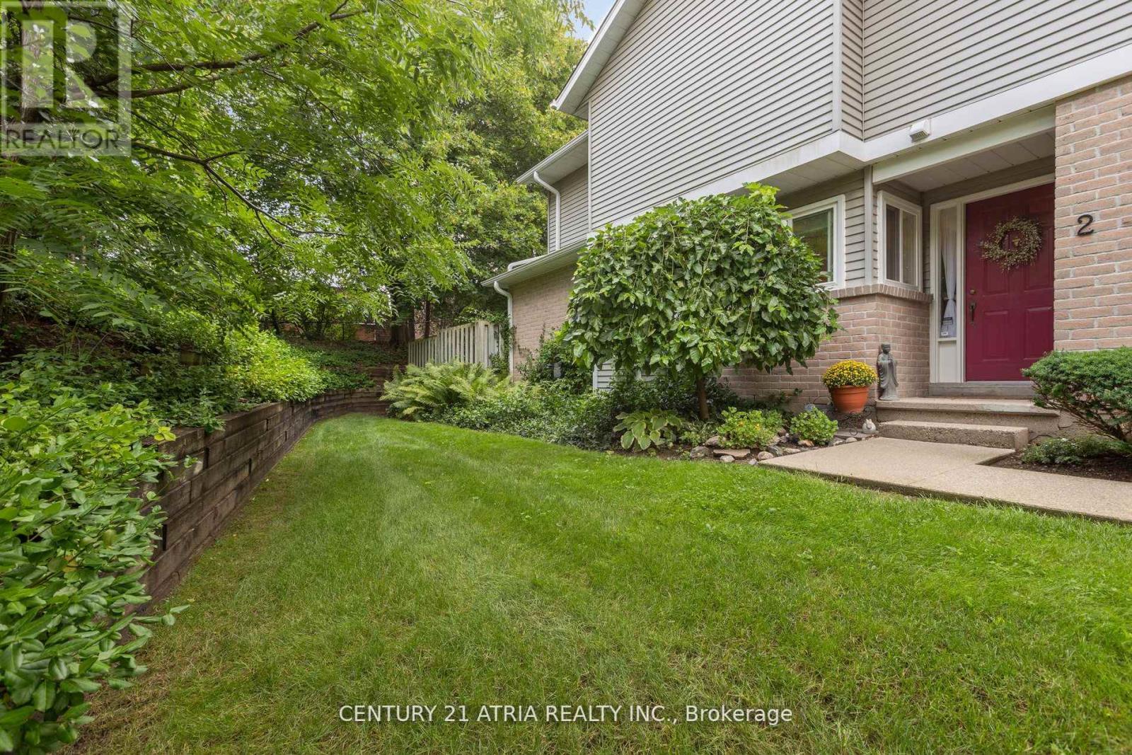 #2 -112 WOODLAWN RD E, #2