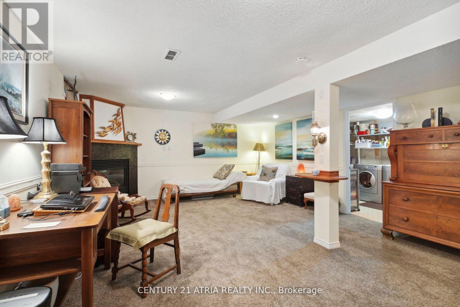 #2 -112 WOODLAWN RD E, #2