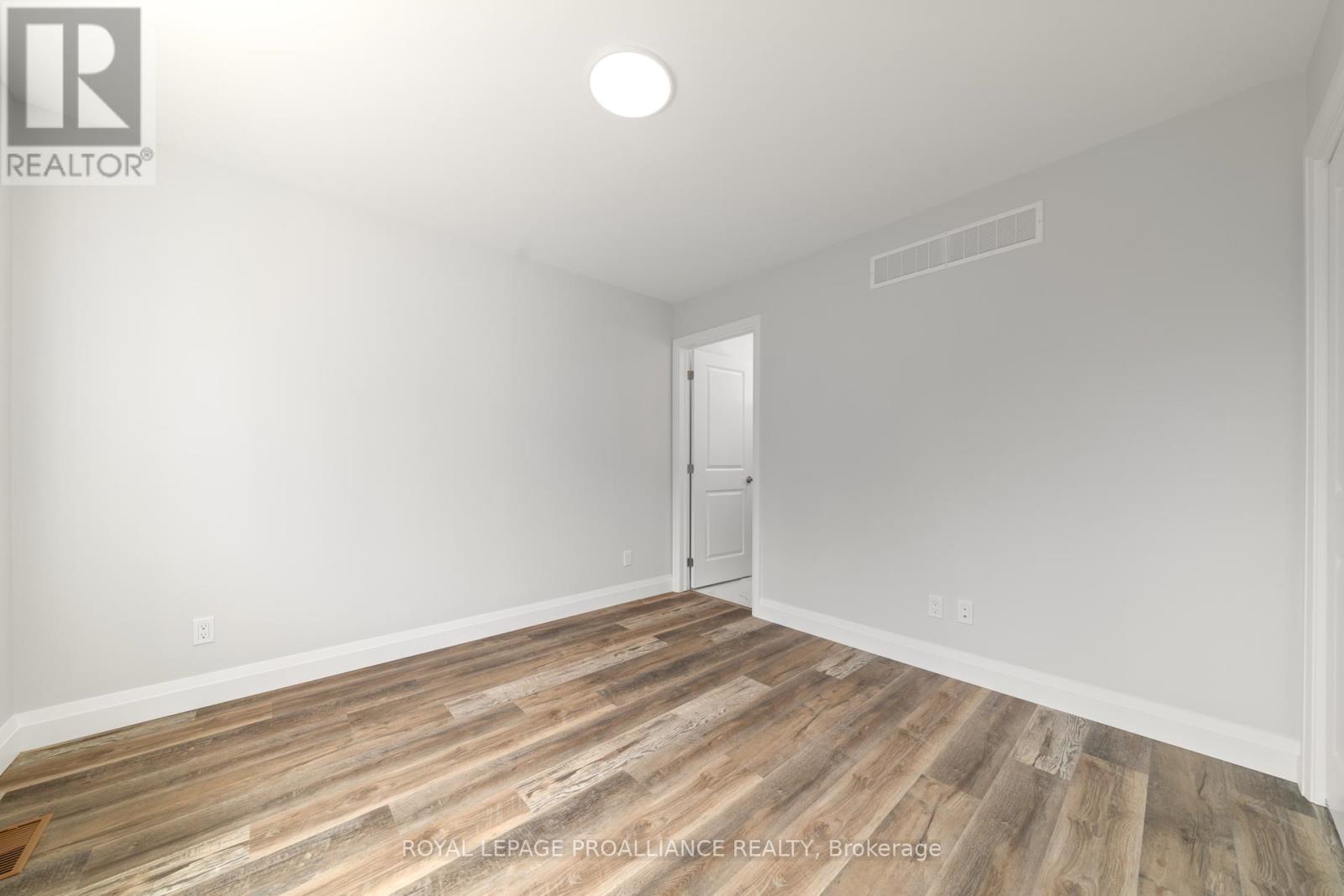 27 CLAYTON JOHN AVE