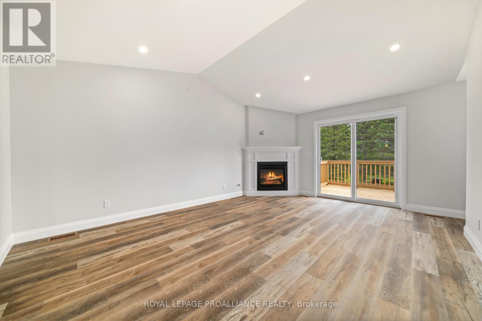 33 CLAYTON JOHN AVE