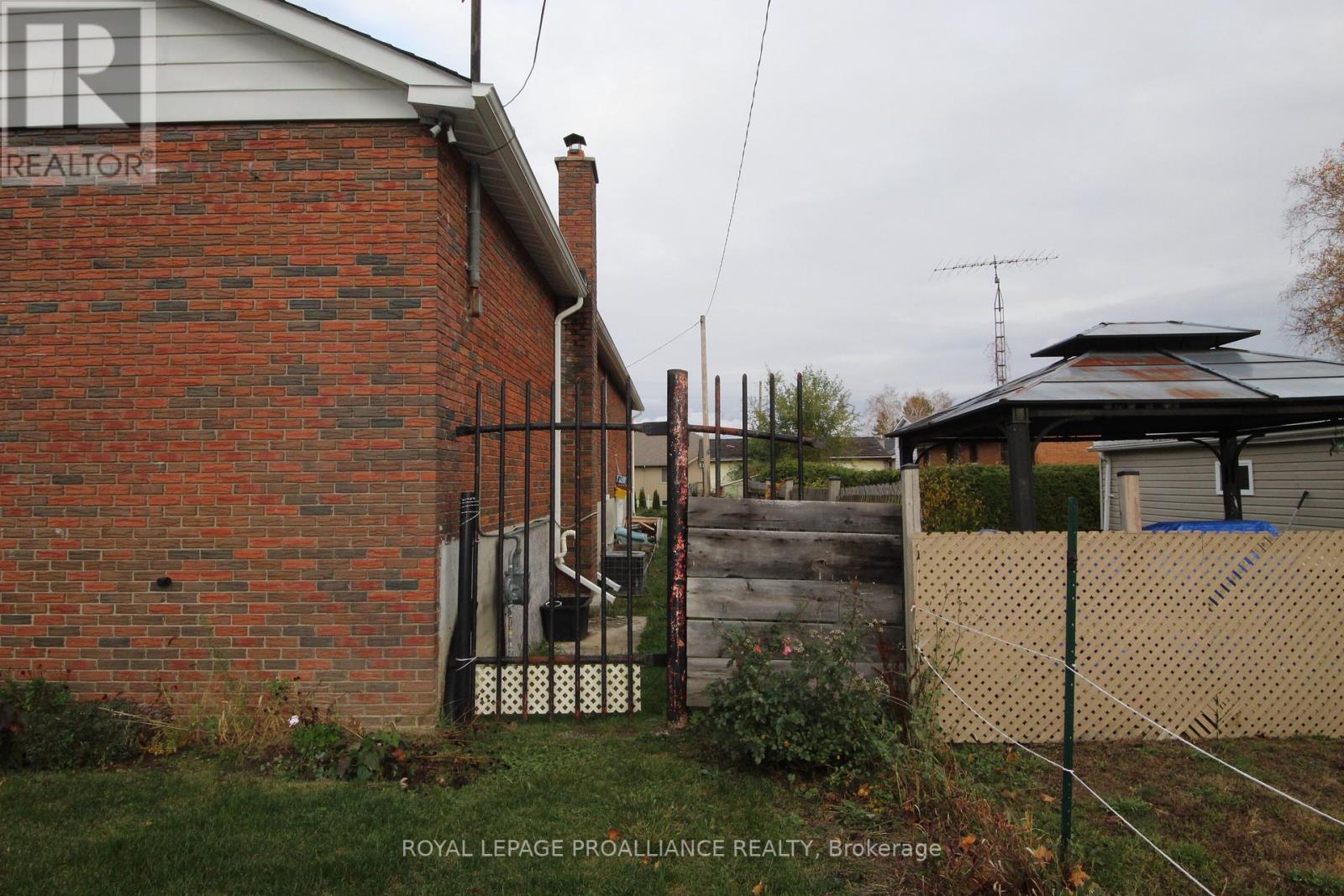 21 MEADE ST