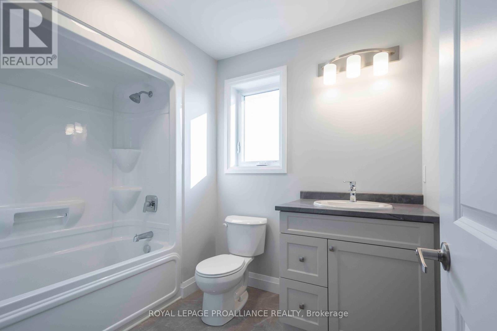 46 MACKENZIE JOHN CRES