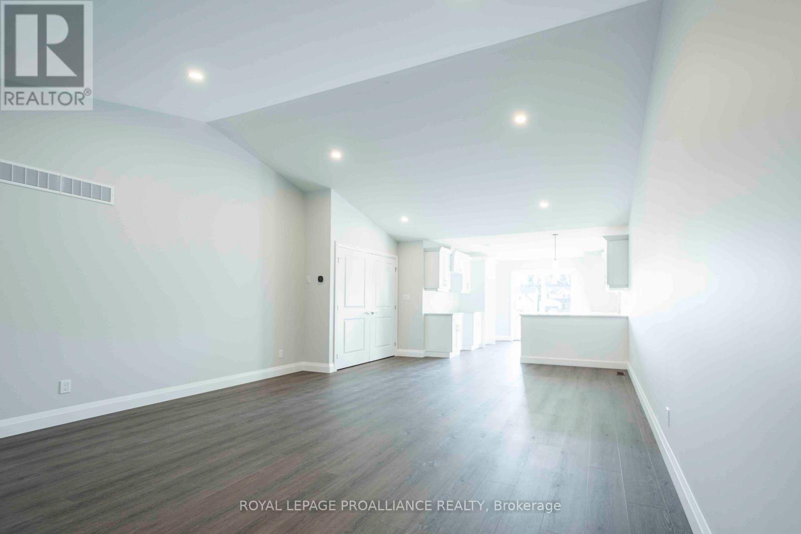 46 MACKENZIE JOHN CRES