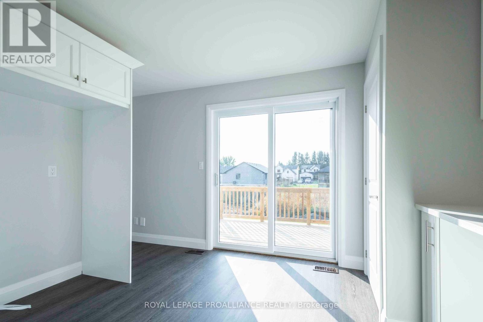 46 MACKENZIE JOHN CRES
