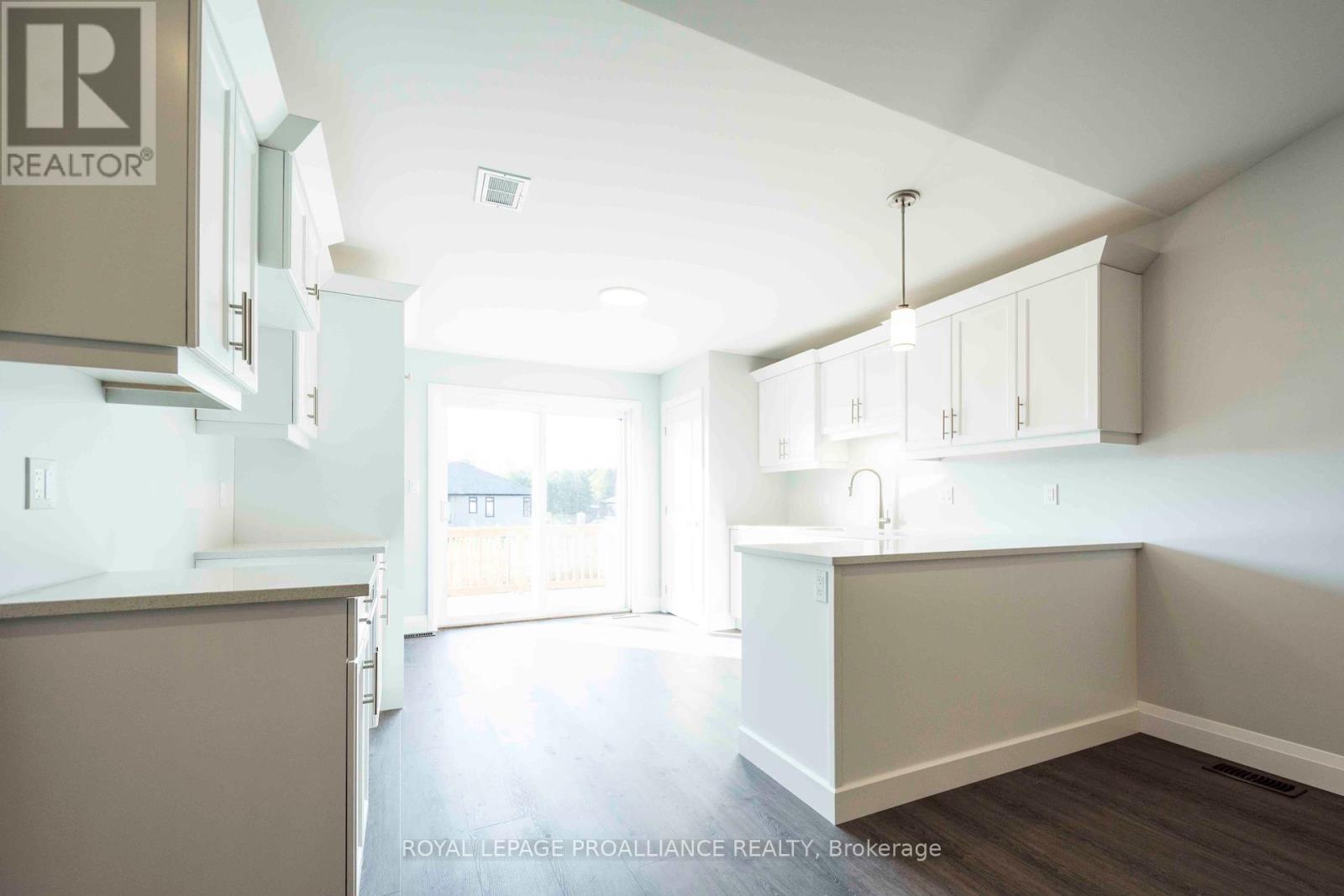 46 MACKENZIE JOHN CRES