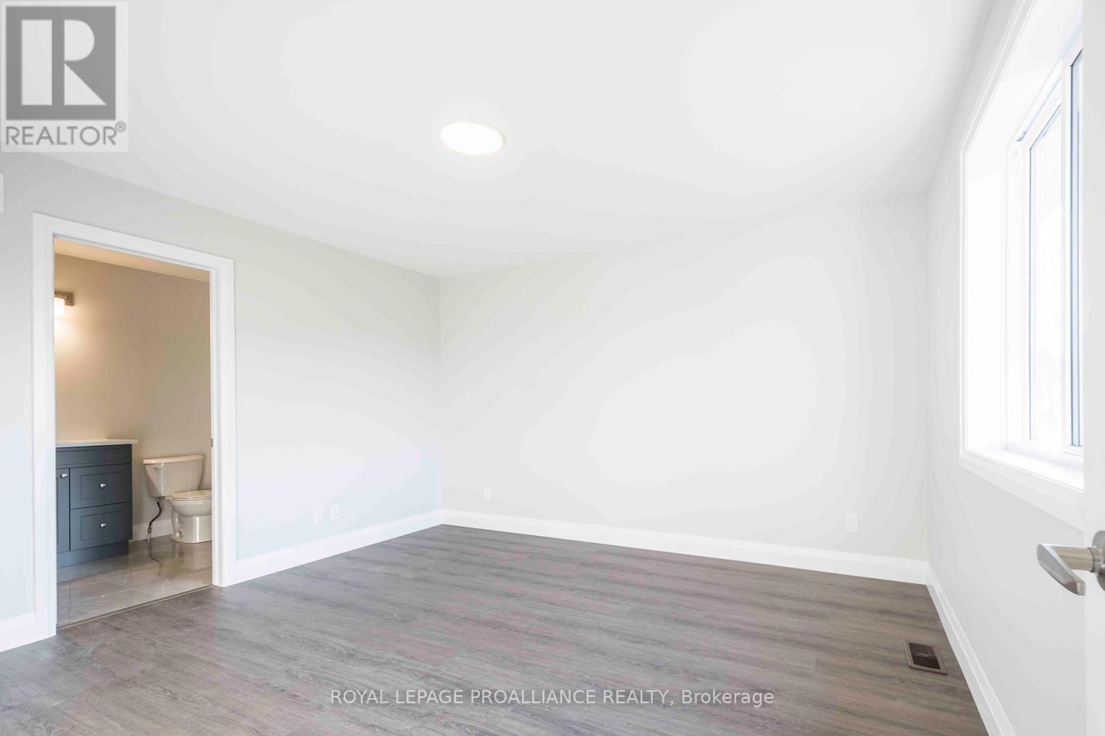 50 MACKENZIE JOHN CRES