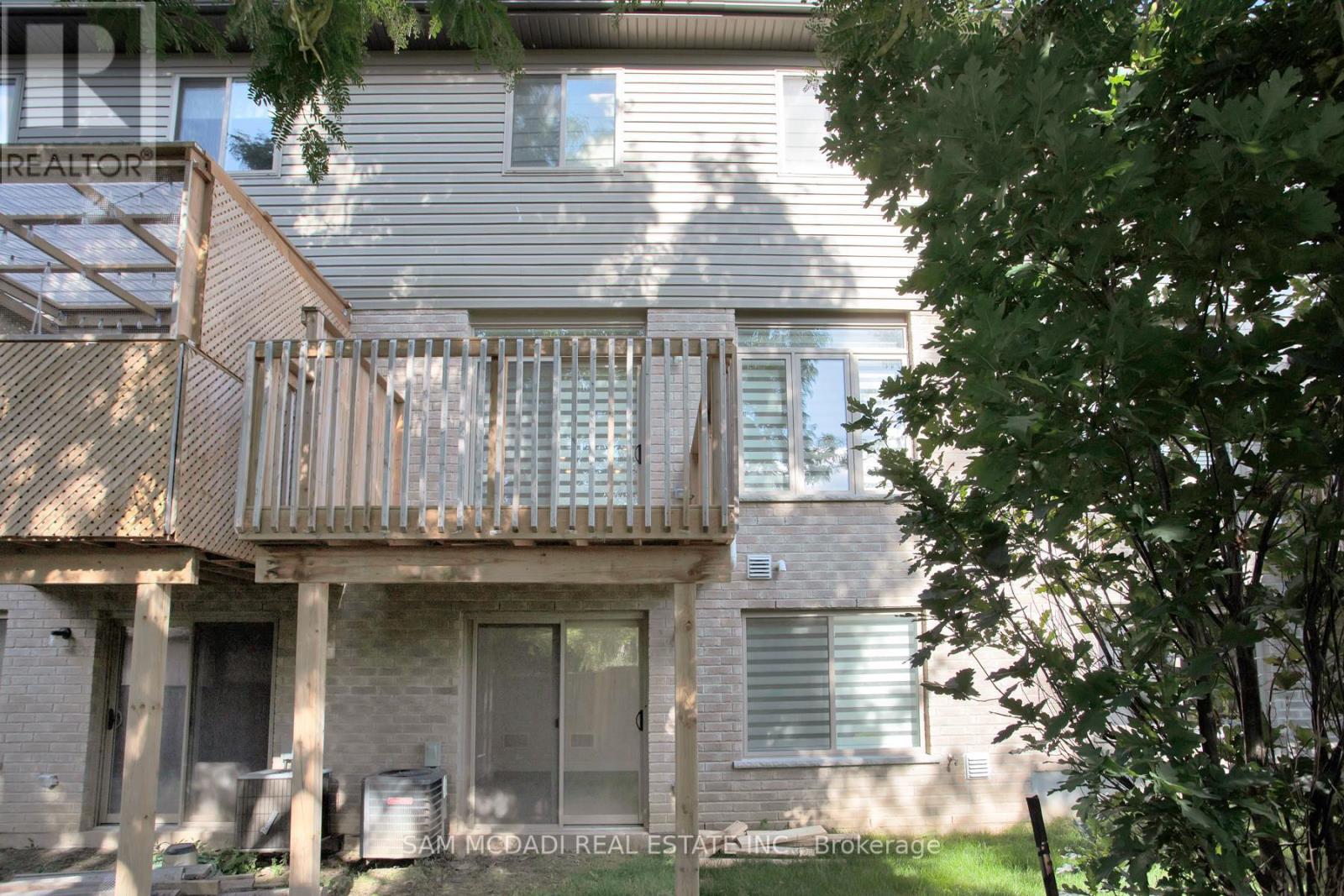 #8 -1023 DEVONSHIRE AVE, #8
