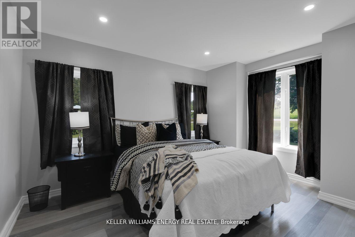 233 SNUG HARBOUR RD
