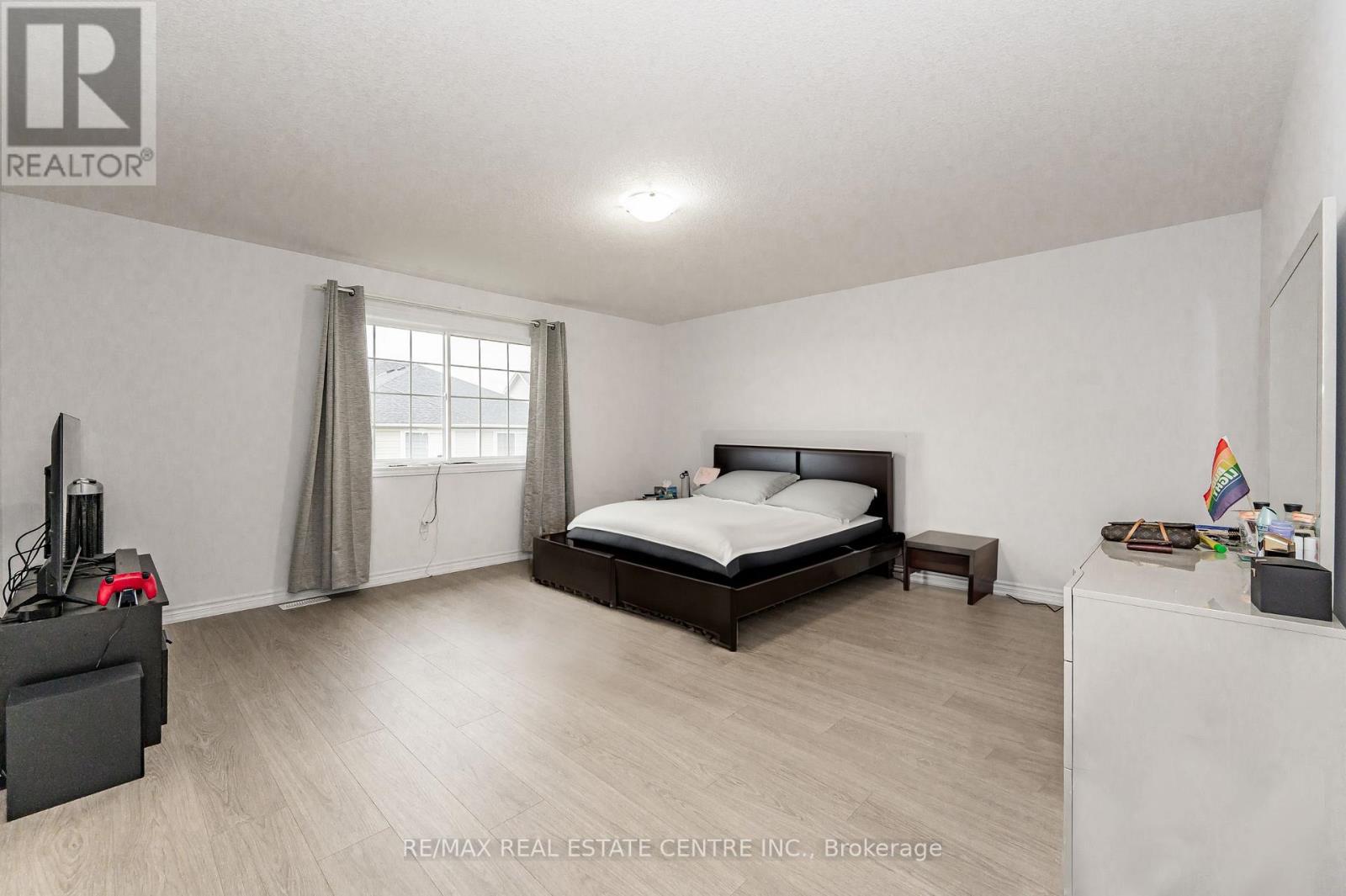 18 HUTCHISON RD
