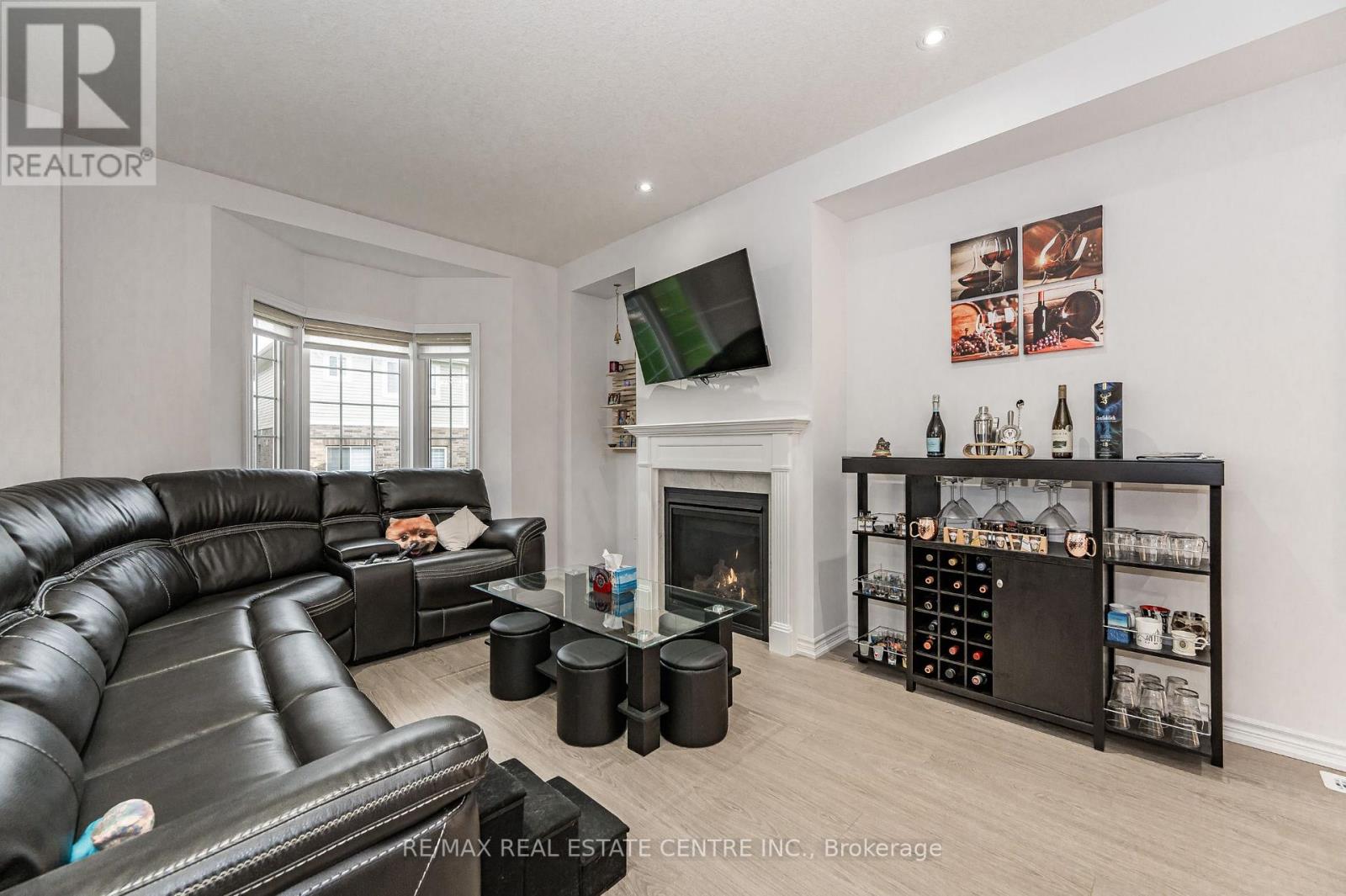 18 HUTCHISON RD