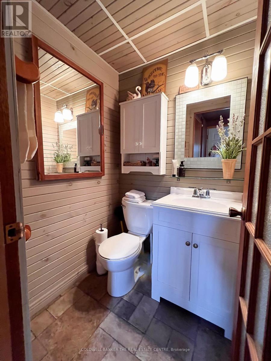 2 CAMELOT PL