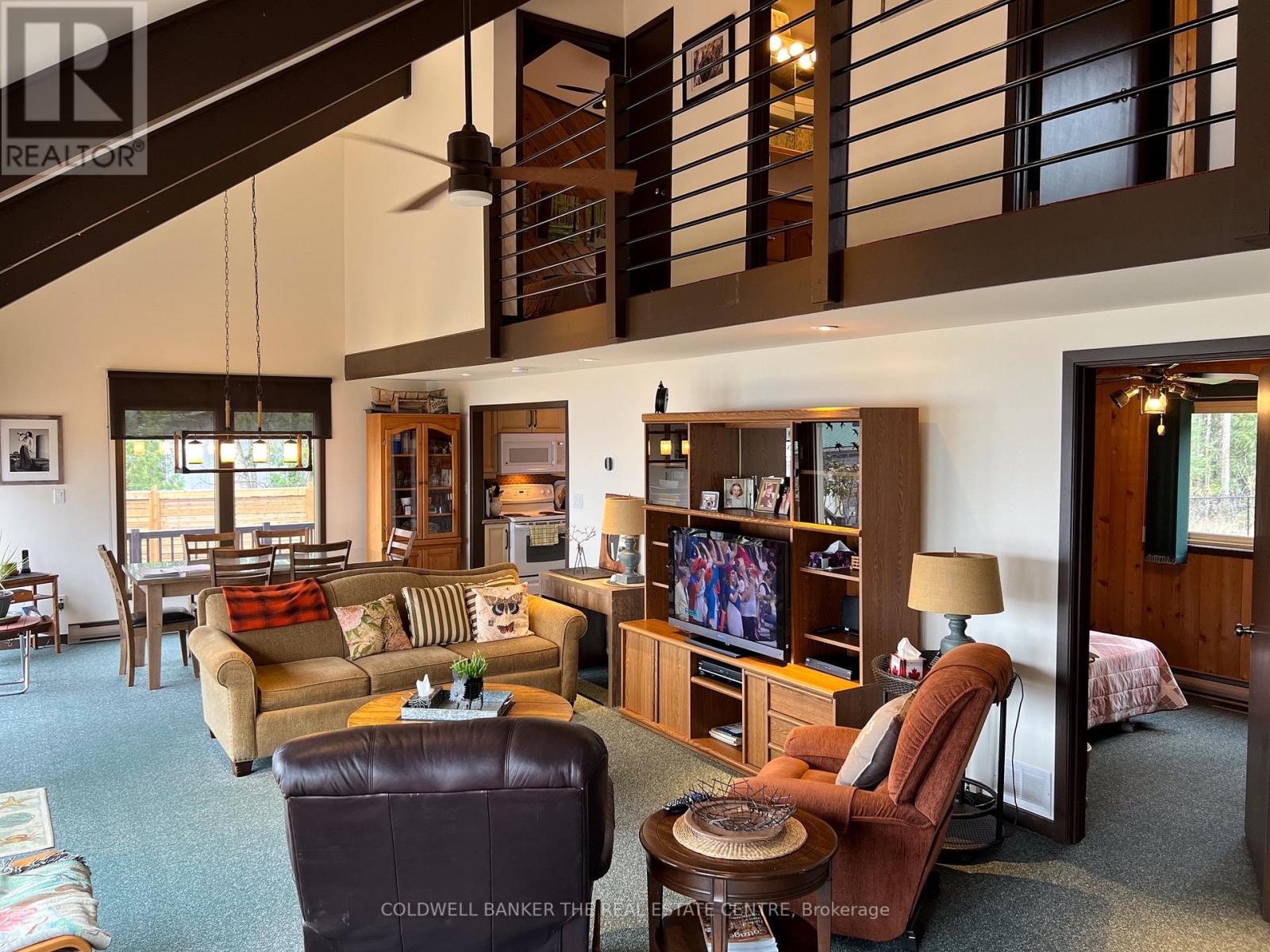 2 CAMELOT PL