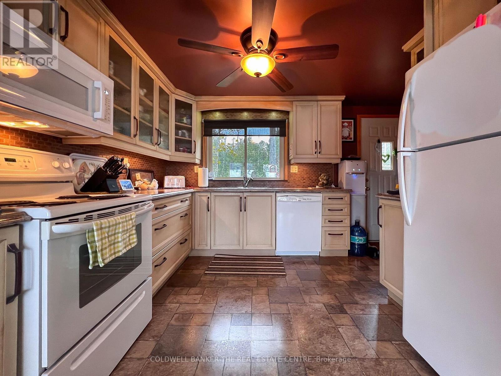 2 CAMELOT PL