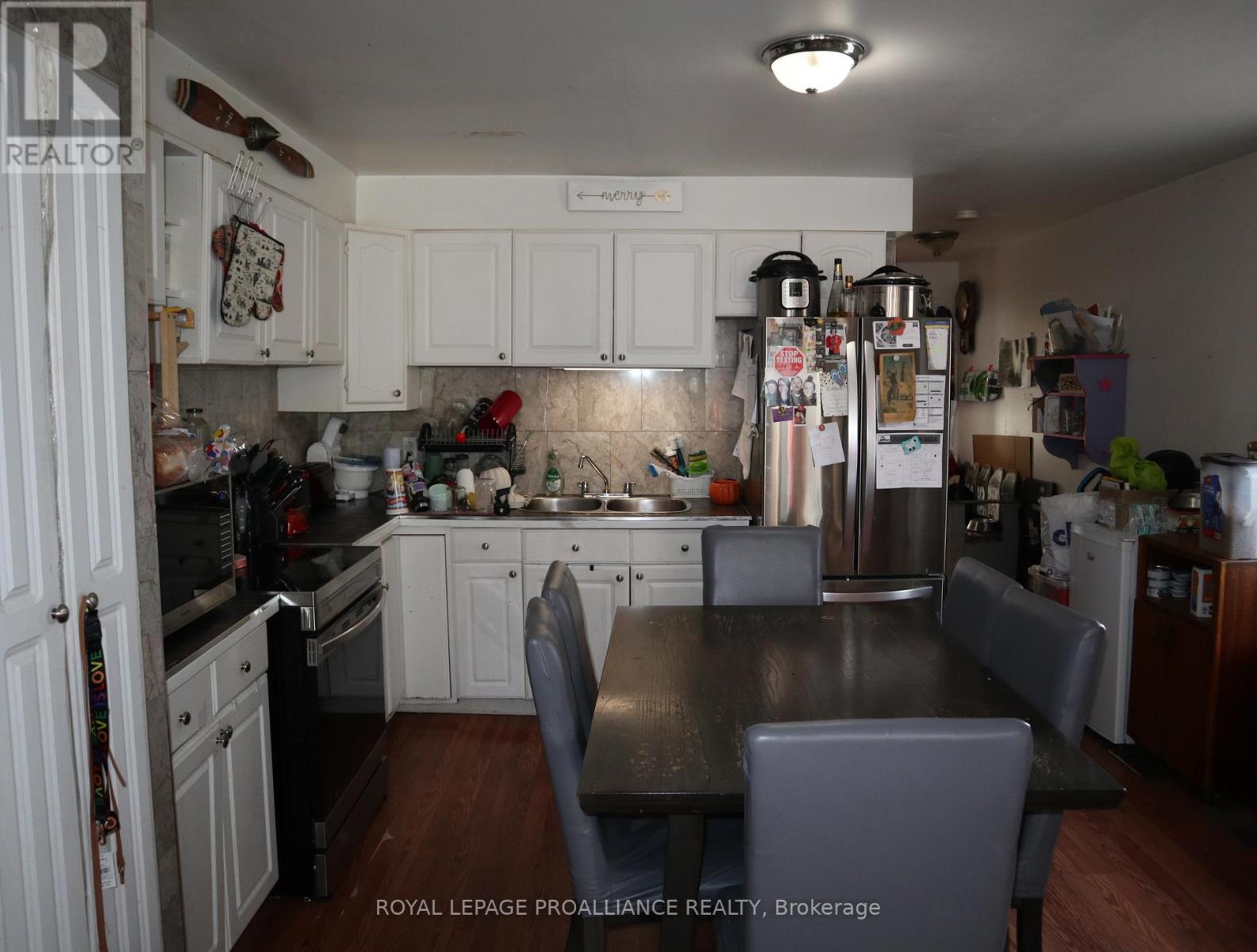 13 MURNEY ST