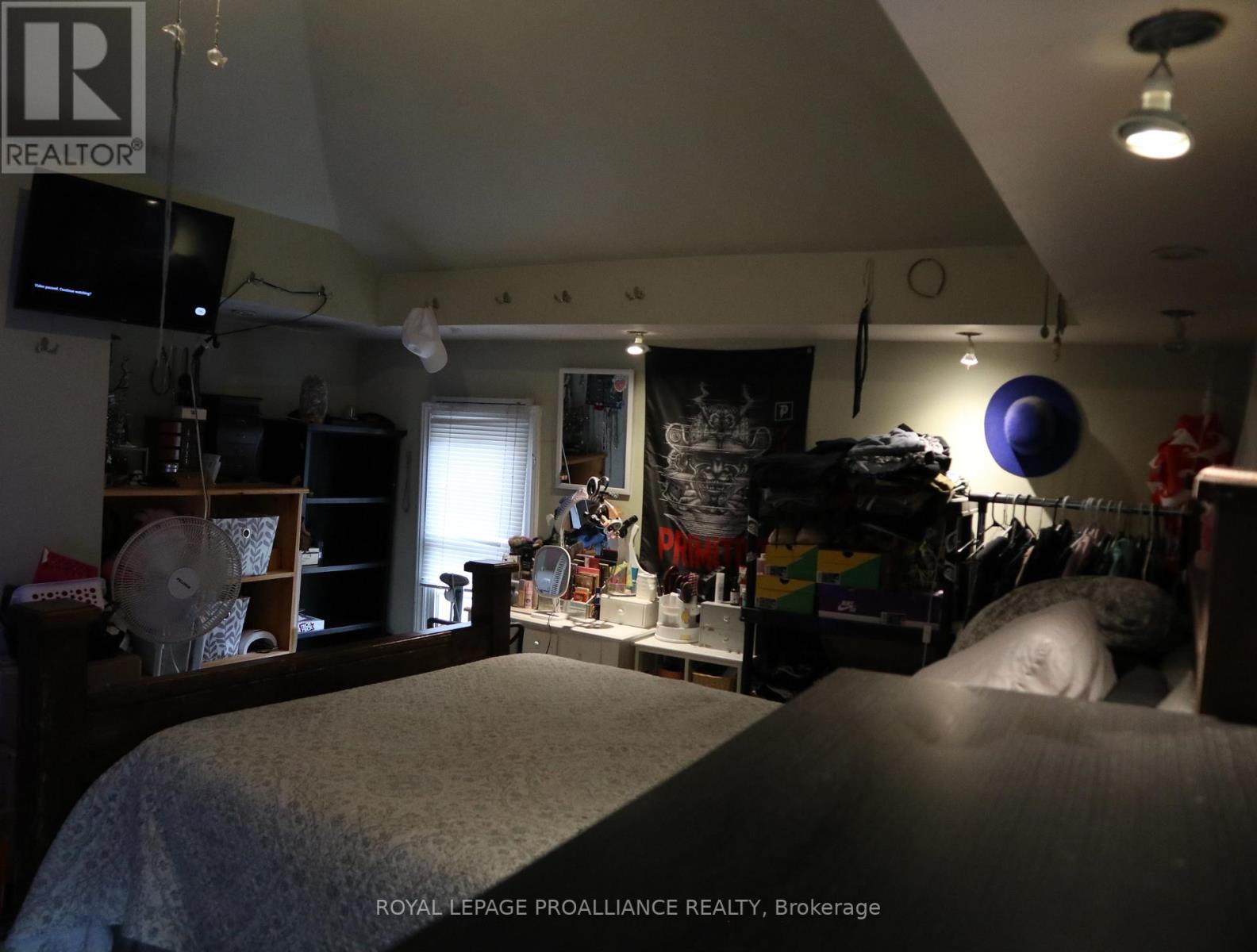13 MURNEY ST
